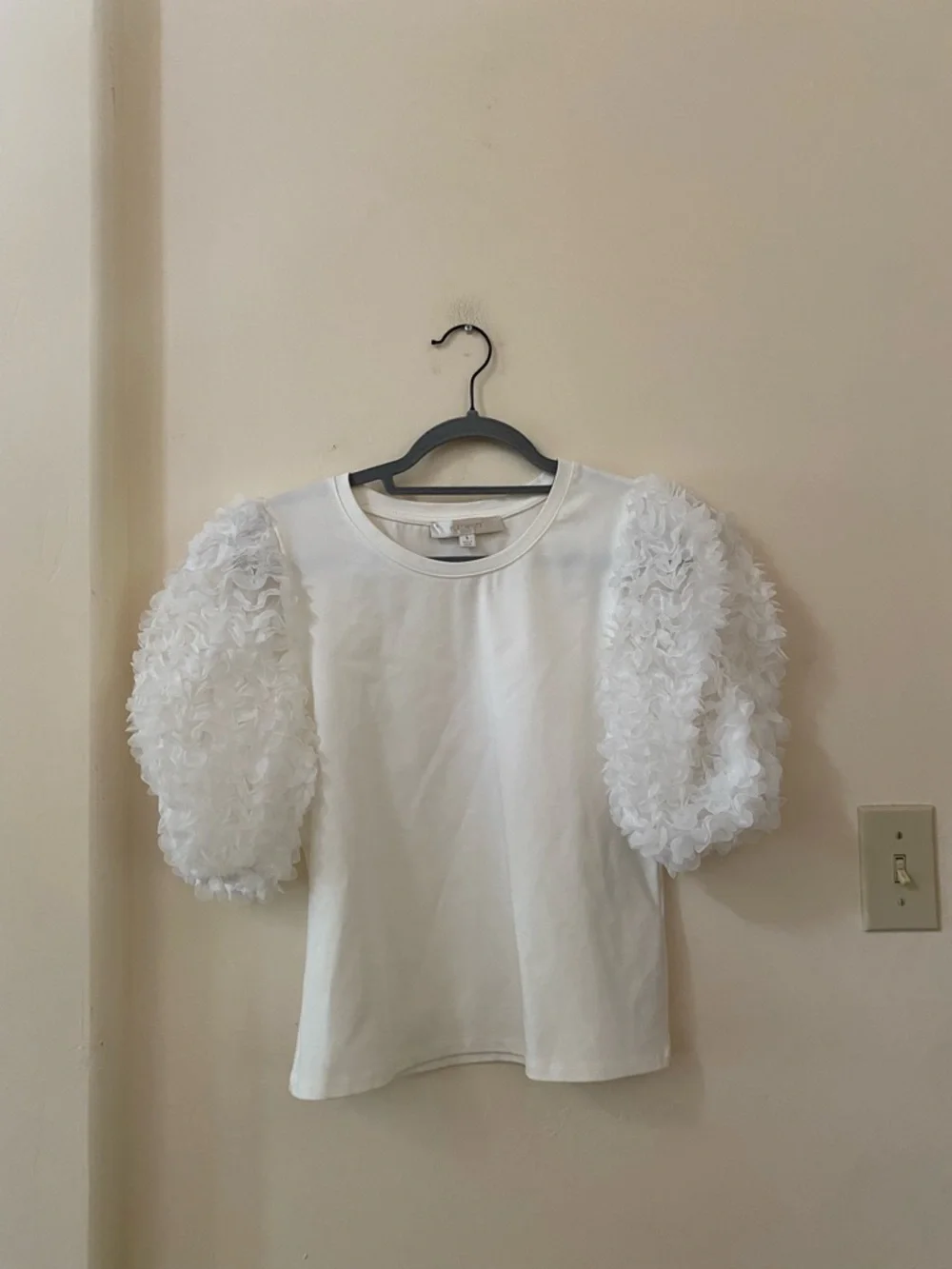 Anthropologie Flat White 3D Floral Petal Puff Sleeve Top - White - S